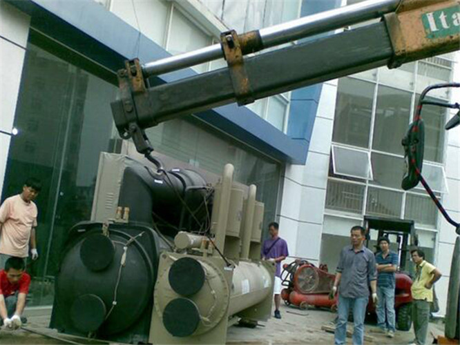 周至县随车吊和汽车吊的核心区别是什么？哪种更省钱？